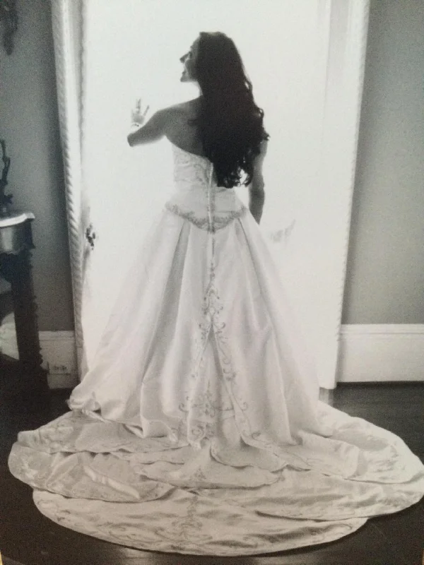 Reduced Prices Allure Bridals