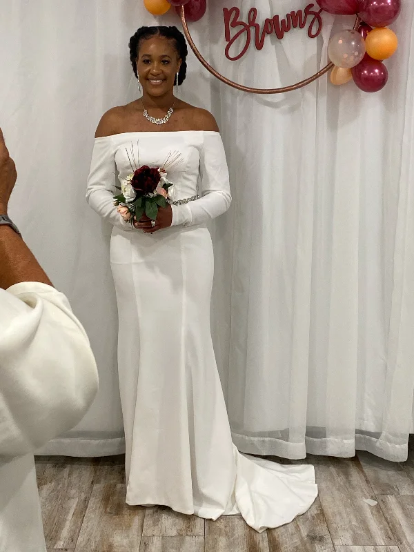 Discount Extravaganza David's Bridal Off-the-shoulder buttoned back crepe wedding dress