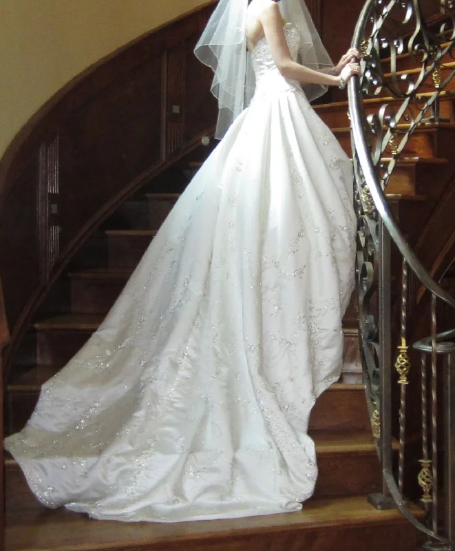 Year-End Clearance Allure Bridals