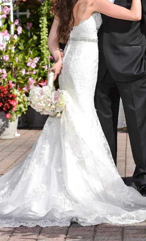 Year-End Clearance Allure Bridals  9250