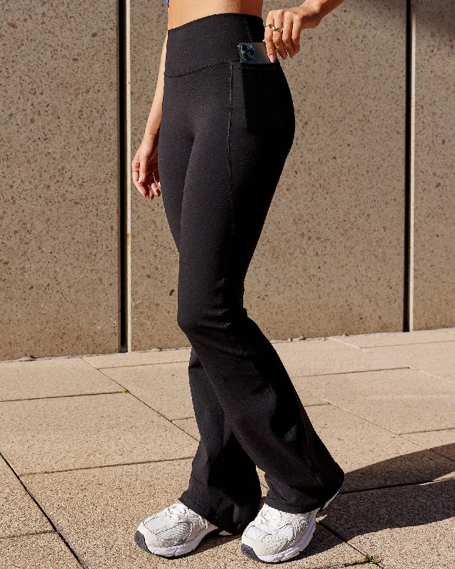 Act Now Everyday Flared Leggings With Pockets - Black