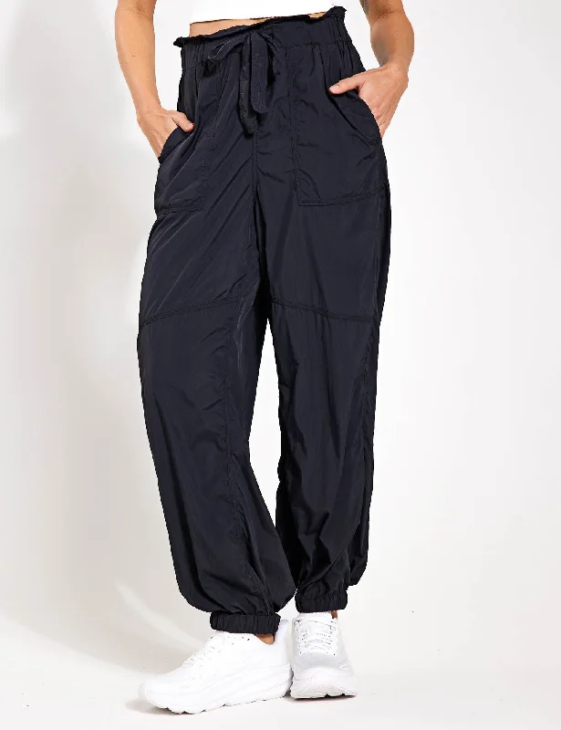 Closeout Sale Into The Woods Pants - Black